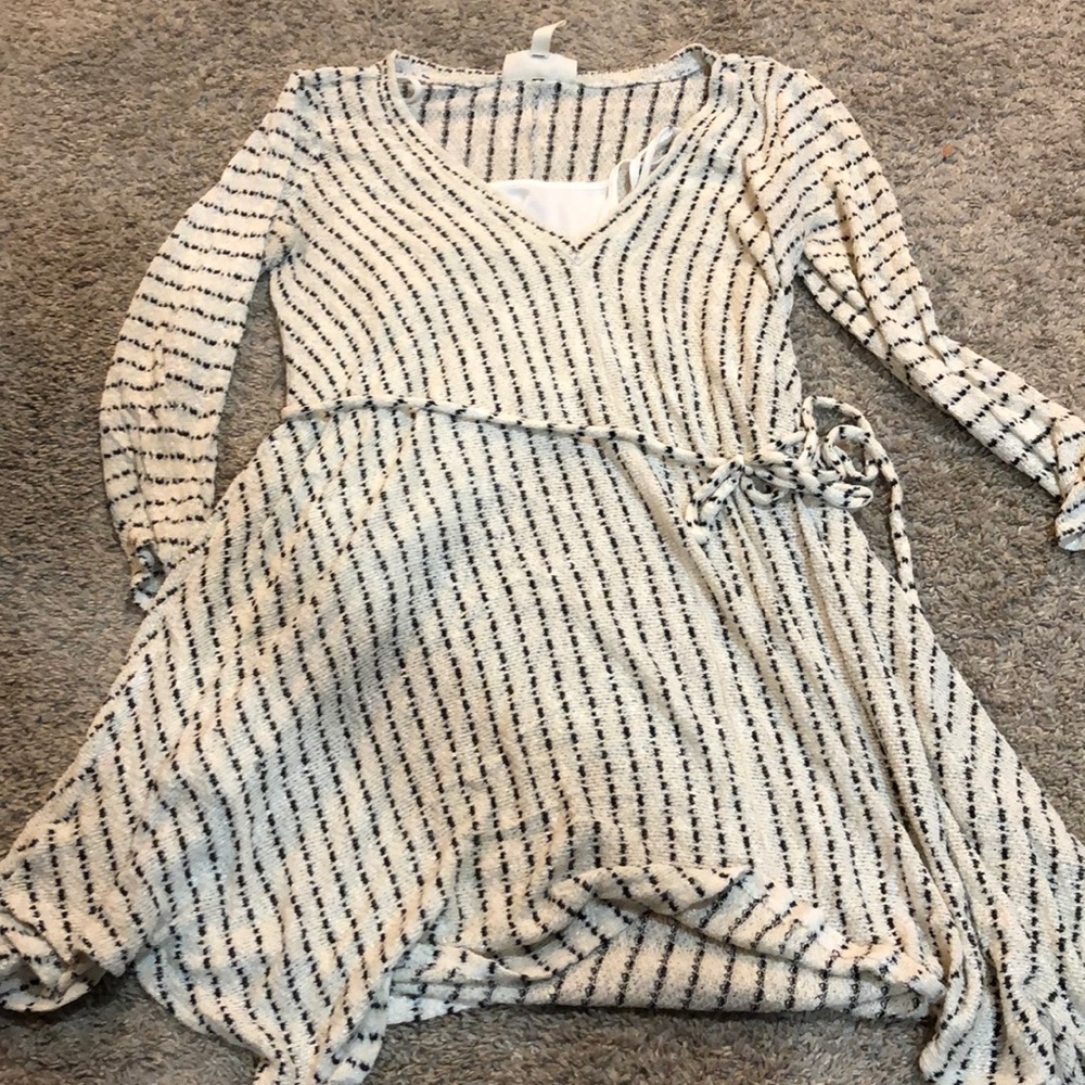 White and black maternity tunic